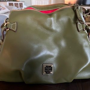 Green Dooney and Bourke pocketbook- excellent condition- used once